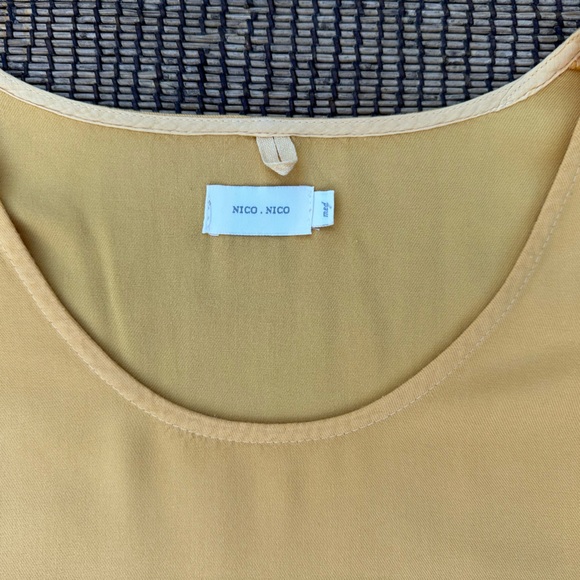 Nico Nico Women’s Boxy Crop Top. Sunflower Yellow. Size Medium. - Picture 4 of 5